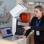 Imagen Odontología estrenó equipo que confecciona prótesis