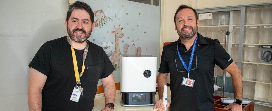 Imagen Odontología estrenó equipo que confecciona prótesis